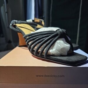 NIB WOMEN'S LISA VICKY ZEALOUS-V BLACK SUEDE STRAPPY SANDAL SZ 7 1/2